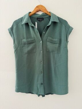 NWT Fortune & Ivy Dallas Mixed Media Short Sleeve Green Pocket Shirt Top